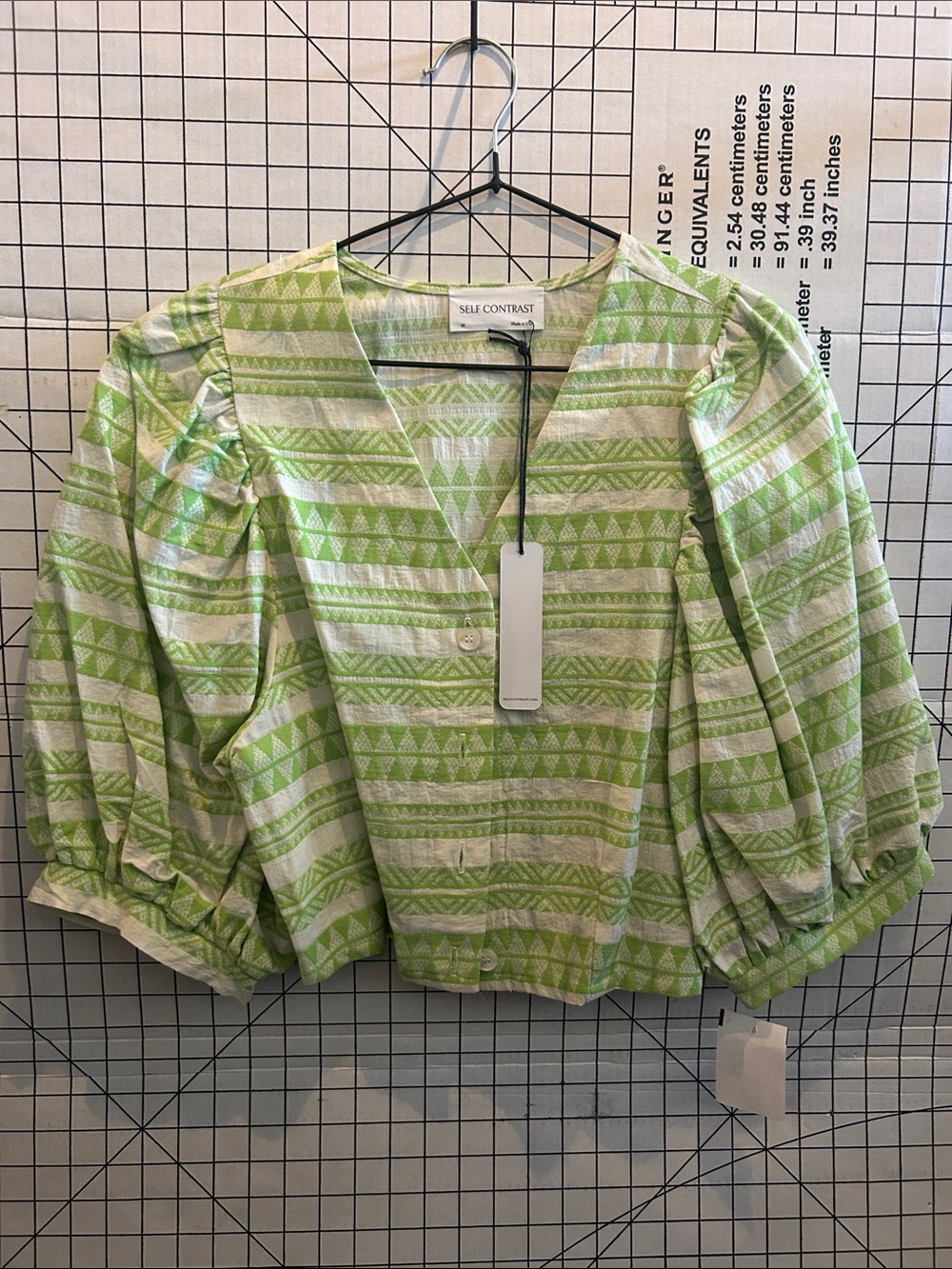 Self Contrast Green Patterned V-Neck Puff Sleeve Top